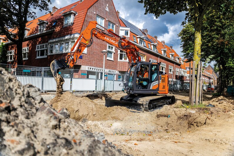 Hitachi  ZX135US-7B