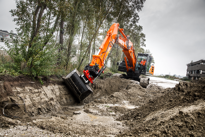 Hitachi  Der Hitachi ZX250-7 Raupenbagger