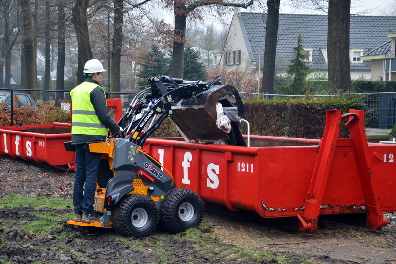 GIANT Der Giant Skidsteer SK 202D