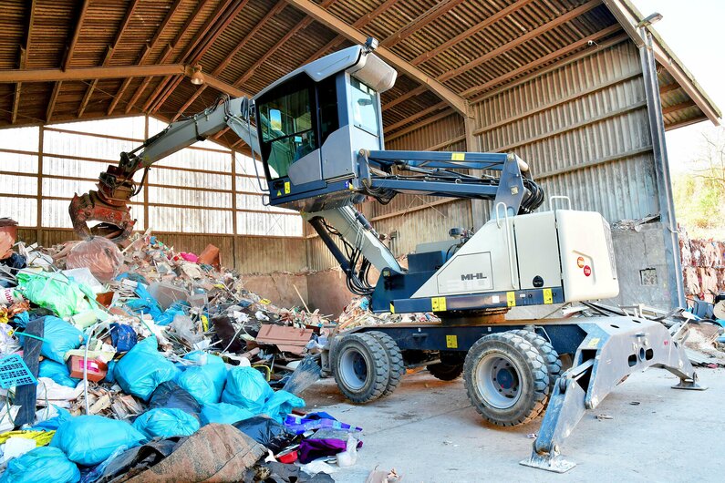 Fuchs Der Fuchs MHL310F Umschlagbagger