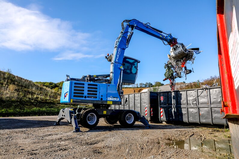 Fuchs Der Fuchs MHL320F Umschlagbagger