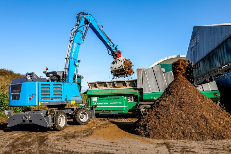 Fuchs Der Fuchs MHL320F Umschlagbagger