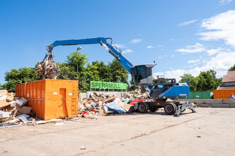 FUCHS Der Fuchs MHL335F Umschlagbagger