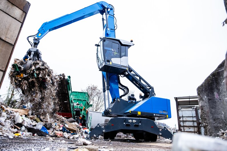 Fuchs Der Fuchs MHL340F Umschlagbagger