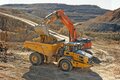 Bell B45E 4x4 und Hitachi ZX490 LCH‑7 im Einsatz