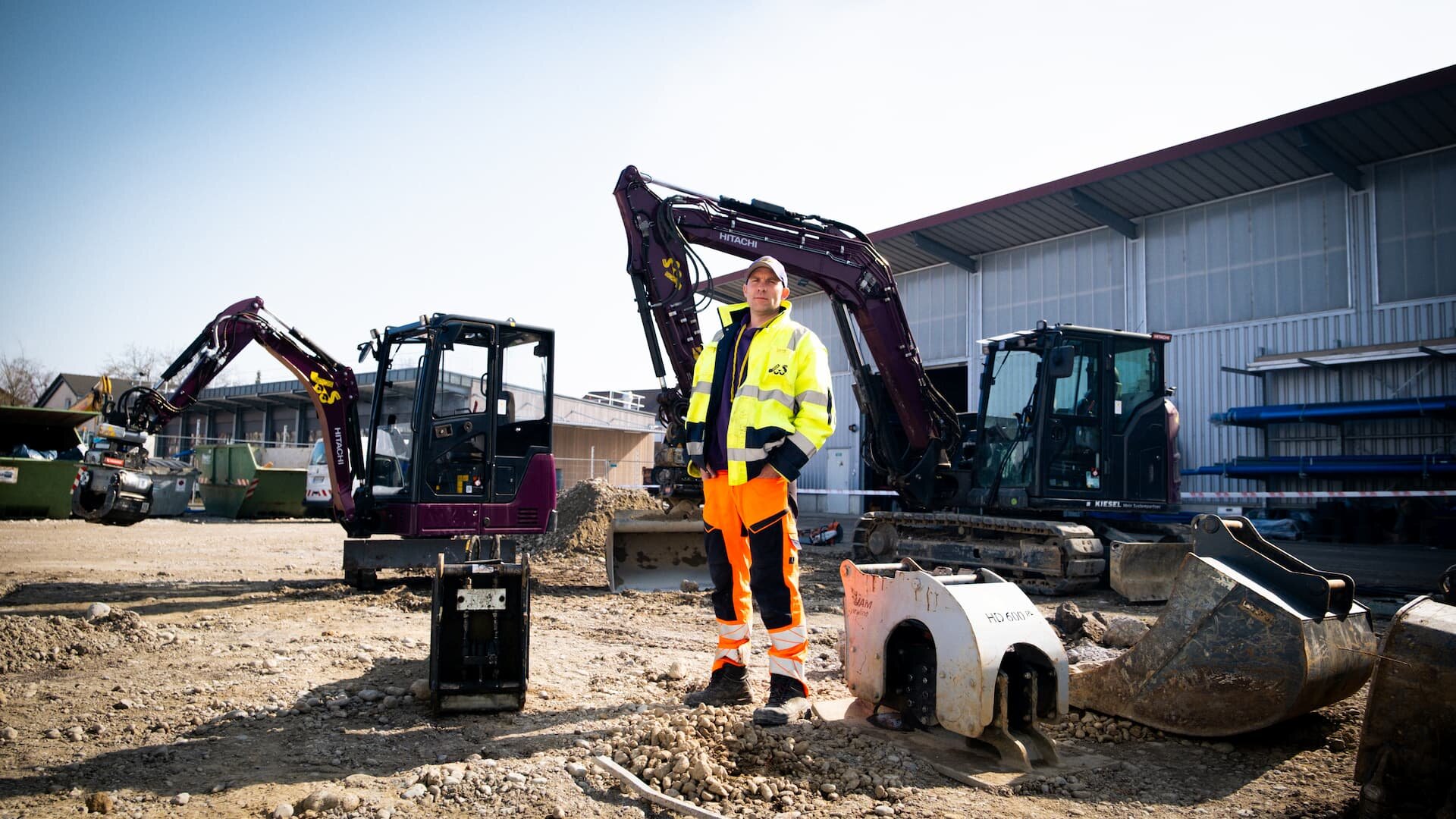 Zweit Hitachi Bagger auf der Baustelle von Joos