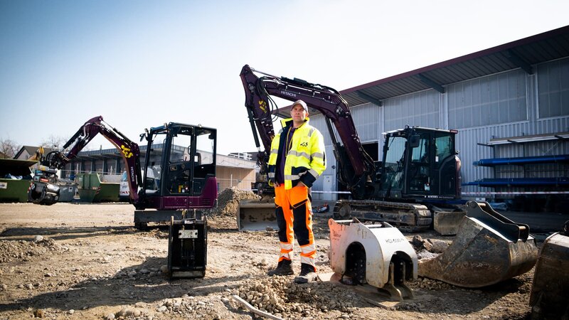 Zweit Hitachi Bagger auf der Baustelle von Joos