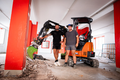 2 Arbeiter mit KTEG 19U-6 VA MTC