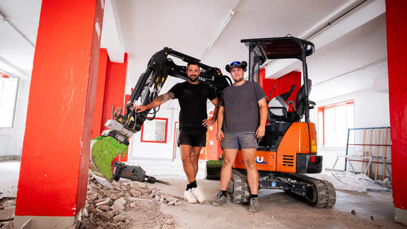 2 Arbeiter mit KTEG 19U-6 VA MTC