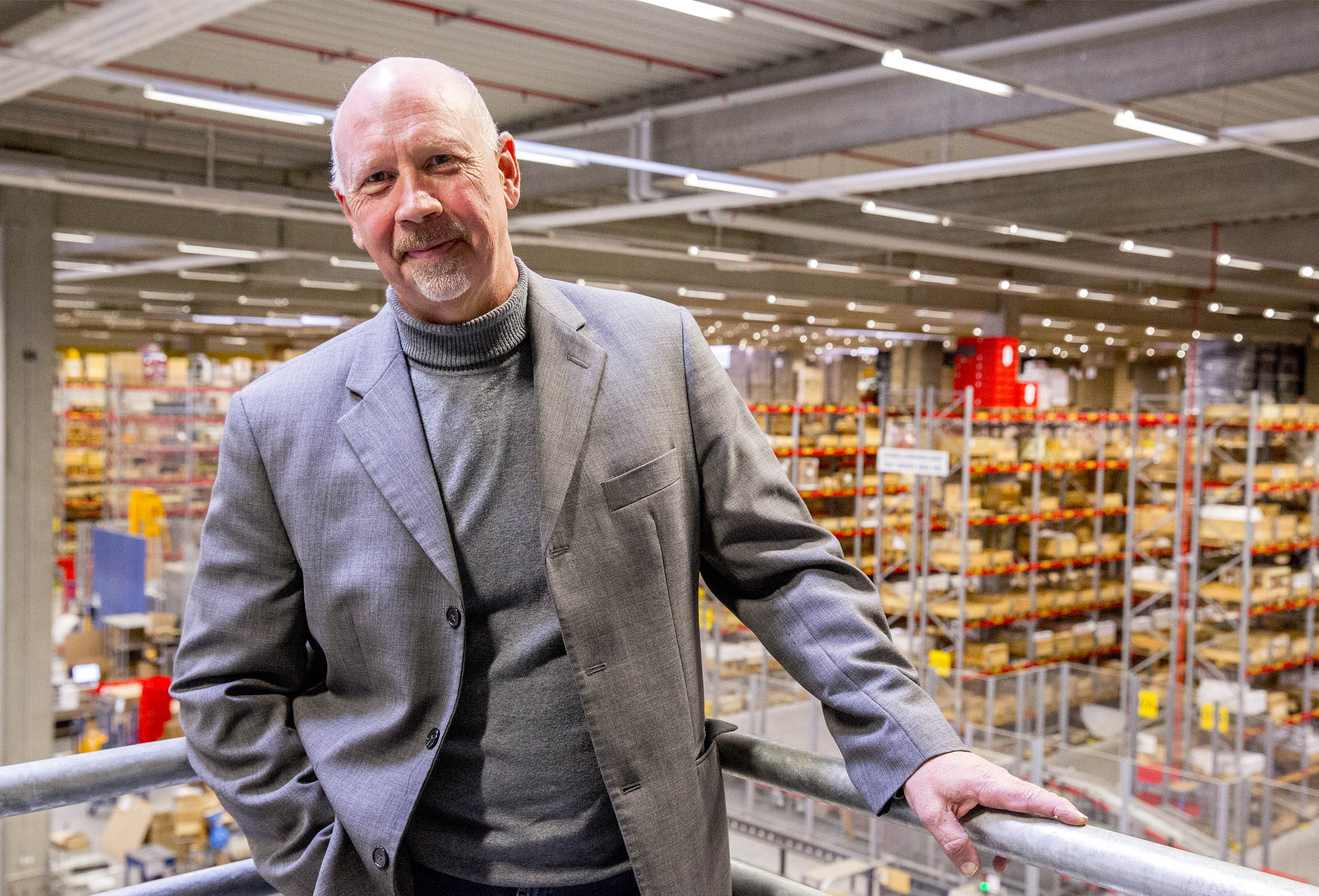 Logistikzentrums-Leiter Wilhelm Houben ist stolz auf die Leistungsfähigkeit seines Zentrums