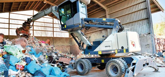 Stabilität, große Reichweite und geschützter Arbeitsplatz machen den Fuchs MHL310F zum beliebten Allrounder.